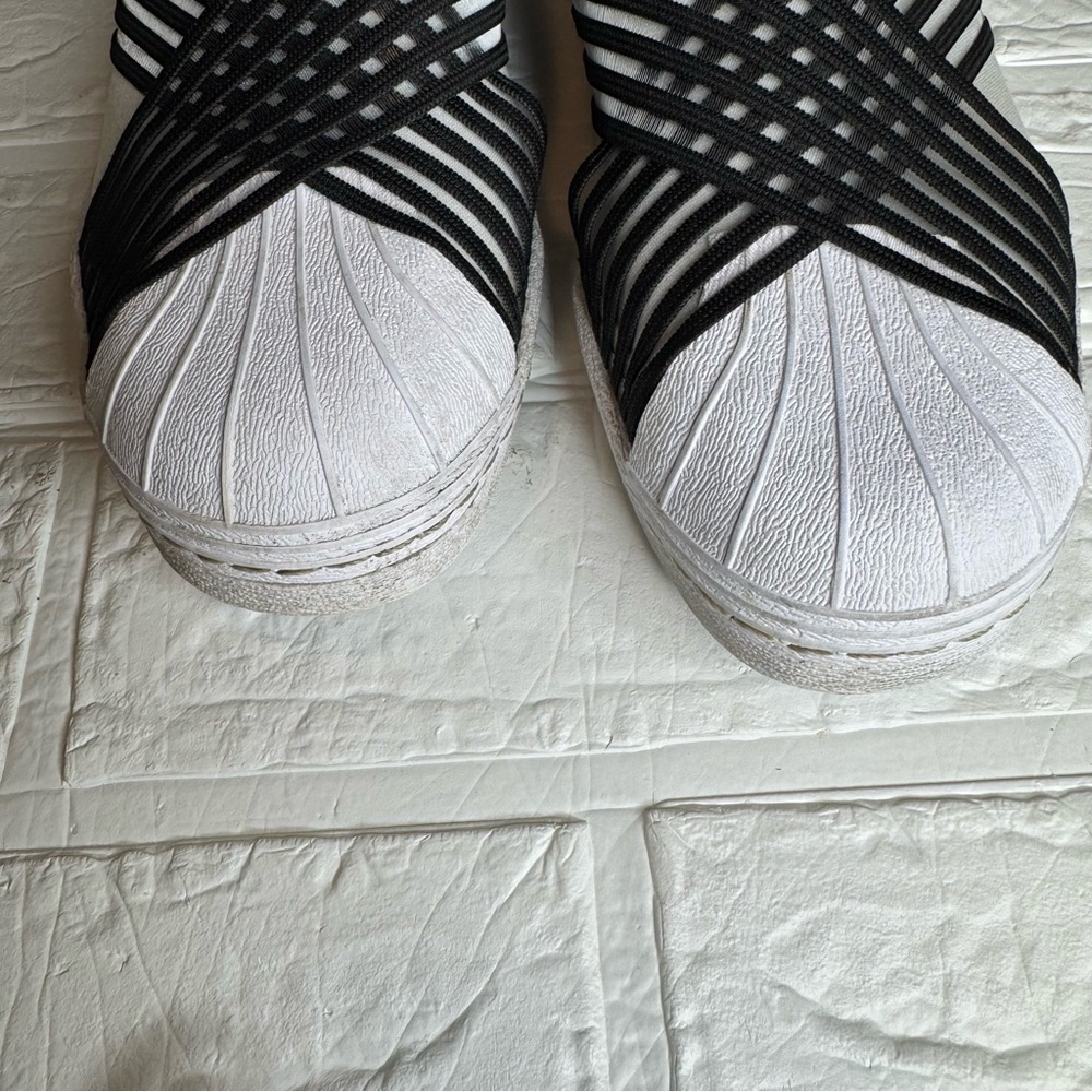 adidas Women's Slip-On Shoes white w/ black size 5.5 - Picture 2 of 14